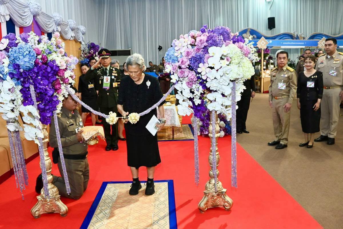 title - สำนักงานการปฏิรูปที่ดินเพื่อเกษตรกรรม ร่วมเฝ้าฯ รับเสด็จ สมเด็จพระกนิษฐาธิราชเจ้า กรมสมเด็จพระเทพรัตนราชสุดา ฯ สยามบรมราชกุมารี เสด็จพระราชดำเนินไปทรงเปิดงานเทิดพระเกียรติและน้อมรำลึก ในพระมหากรุณาธิคุณของสมเด็จพระนางเจ้าสิริกิติ์ พระบรมราชินีนาถ พระบรมราชชนนีพันปีหลวง “ภูษา ธัญญา ราชินี”